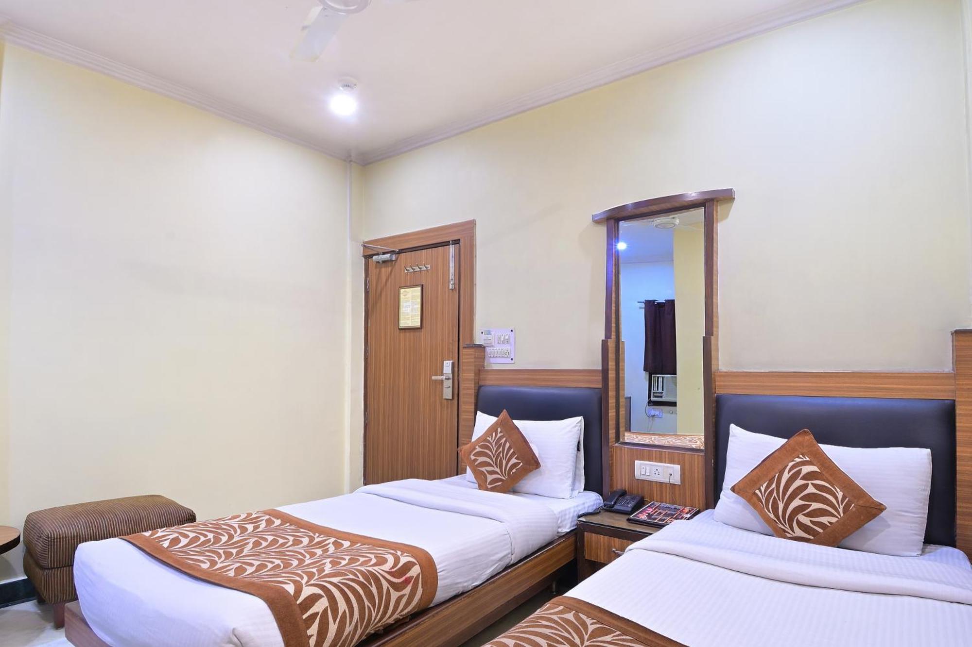 Hotel Hari Piorko Grand - 2 Min From New Delhi Railway Station Extérieur photo