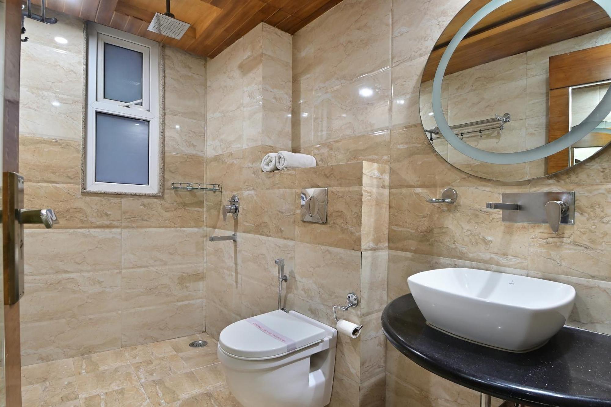 Hotel Hari Piorko Grand - 2 Min From New Delhi Railway Station Extérieur photo